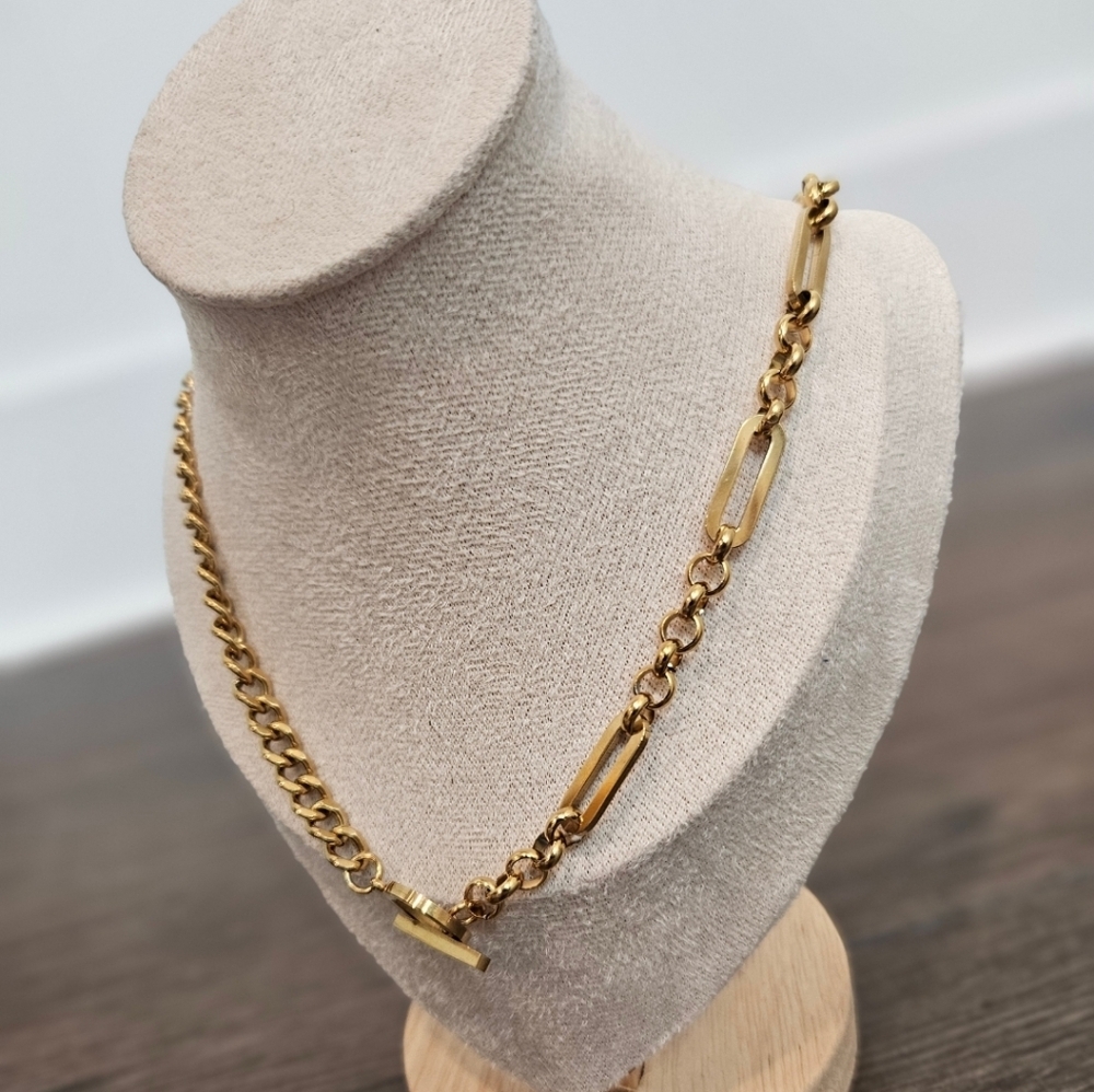Elegant Gold Necklace - Picture 5 of 8